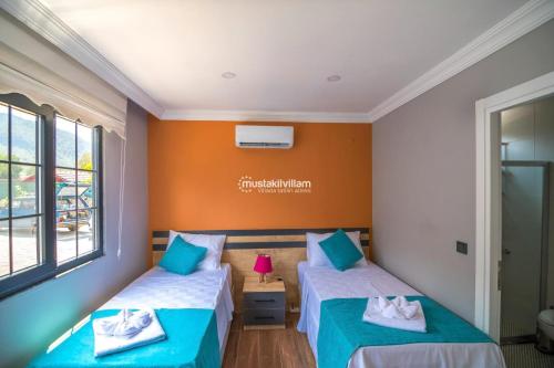 Een bed of bedden in een kamer bij Nil Villa