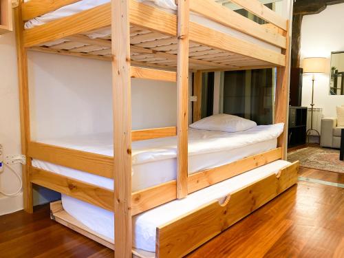 a bunk bed room with two bunk beds at Refugio noruego in Bilbao