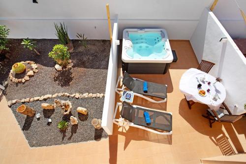 Φωτογραφία από το άλμπουμ του Apartamento El Naranjo con jacuzzi σε Tarajalejo
