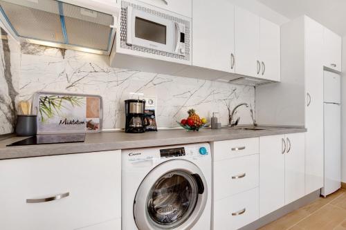 Η κουζίνα ή μικρή κουζίνα στο Apartamento El Naranjo con jacuzzi