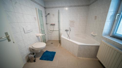 Bilik mandi di Ferienhaus-Saale-Unstrut