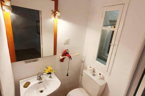 Salle de bains dans l'établissement Casa rural para 8 huéspedes en plena naturaleza