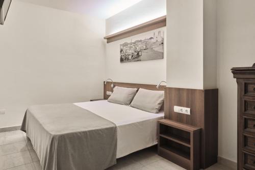 Postel nebo postele na pokoji v ubytování Sunway Playa Golf & Spa Sitges