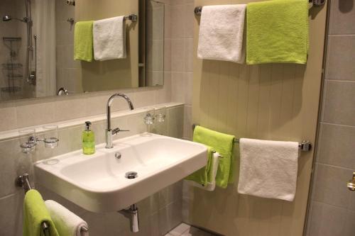 Vannituba majutusasutuses Ferienwohnungen Bachkristall & Inseltraum im Jagdhof