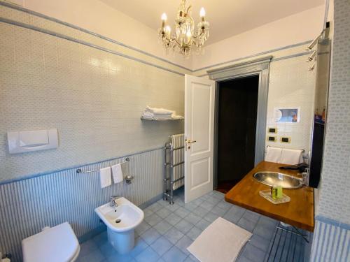 Ένα μπάνιο στο B&B LE AMARENE