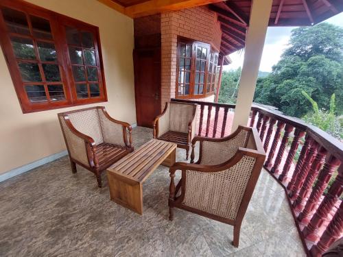 Un balcón o terraza de Mystique Hideout