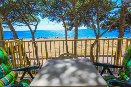 LITORAL COSTA DORADA - PLAYMAR Only families