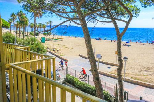 LITORAL COSTA DORADA - PLAYMAR Only families