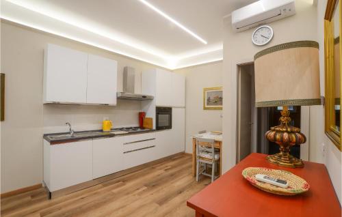 Kuchyň nebo kuchyňský kout v ubytování Awesome Apartment In Camaiore With Wifi
