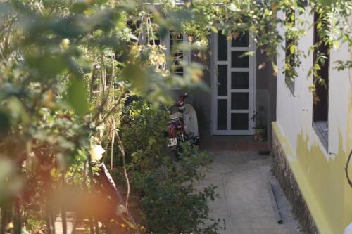 Dốc Garden Homestay Đà Lạtにある庭