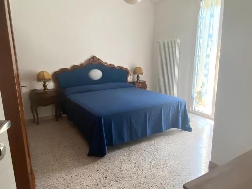 En eller flere senge i et værelse på Appartamento Torre Pedrera