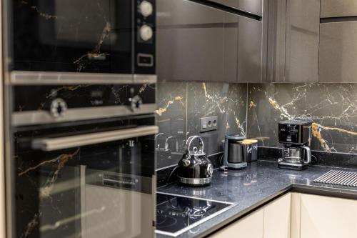 Dapur atau dapur kecil di Vivian's Luxury Suite