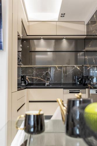 Dapur atau dapur kecil di Vivian's Luxury Suite