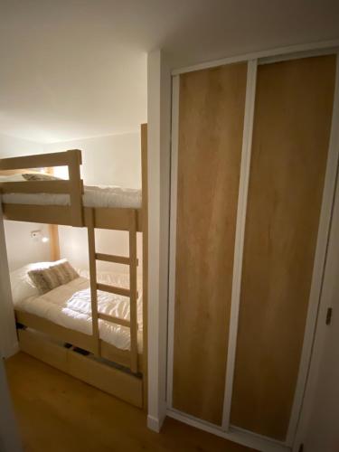 Кровать или кровати в номере Méribel studio neuf 4 personnes