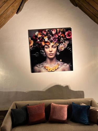 a painting of a woman with flowers on a wall at Noah - Seeleben auf Zeit am Rursee in Rurberg