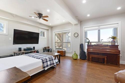 Televisyen dan/atau pusat hiburan di The Fagerquist House