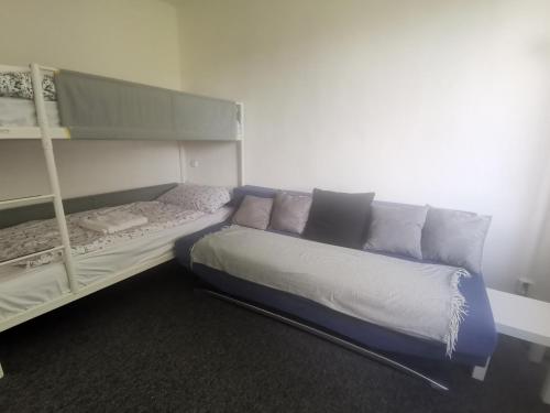 Apartmány Pěkná 10にあるベッド