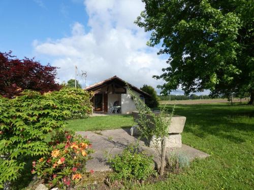 a small house in the middle of a garden at Le tastet in Saint-Lon-les-Mines