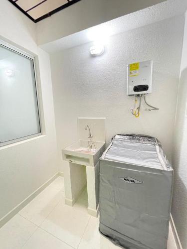 a small bathroom with a sink and a sink at Sabaneta Central Nómadas digitales Wi-Fi 202 in Sabaneta