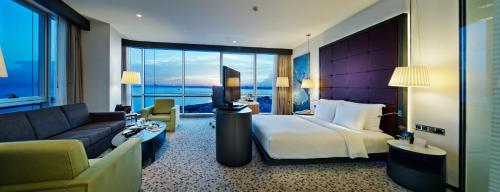 Cama ou camas em um quarto em DoubleTree By Hilton Istanbul - Moda