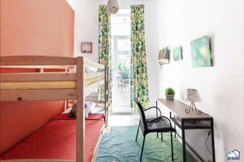 a small bedroom with a bunk bed and a desk at Superbe T3 proche Vieux-Port AC in Marseille