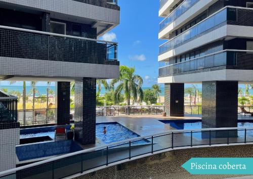 d'un bâtiment avec piscine dans l'établissement Landscape Beira-Mar Perfect, à Fortaleza