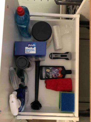 a drawer filled with various items in a refrigerator at Stylisches Maybach Appartement mit Terrasse für 5 Personen, 5 Betten, große Kochinsel, Homeoffice mit 250Mbit WLAN in Aidlingen