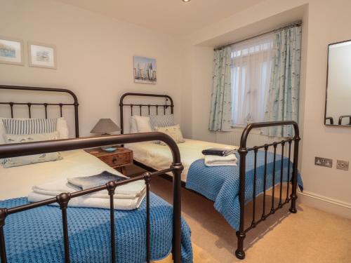 a bedroom with two bunk beds and a window at Hamnavoe in Dartmouth