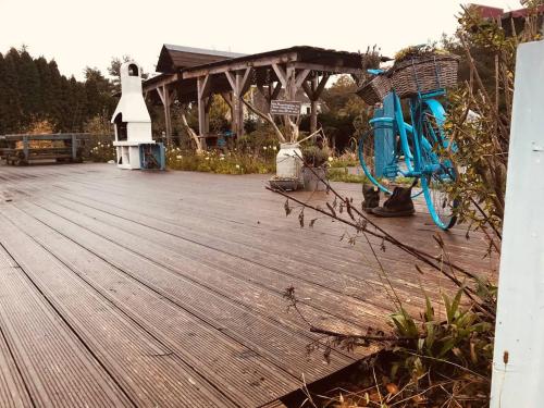 Ein Garten an der Unterkunft Ferienwohnung Gnitzer Auszeit