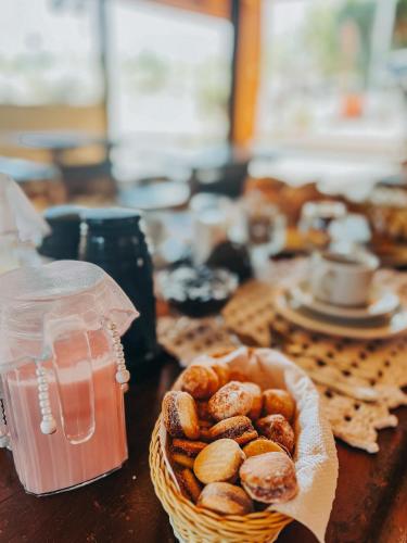 Makanan di atau berdekatan rumah tamu ini