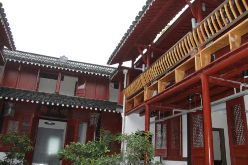 Tòa nhà nơi nhà trọ tọa lạc