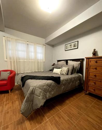 Katil atau katil-katil dalam bilik di Appealing 1BR apartment in NYC!