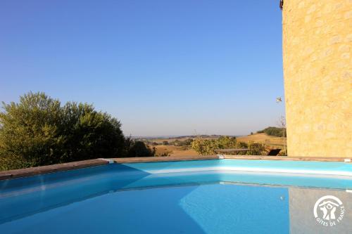 Swimmingpoolen hos eller tæt på Moulin de Salles