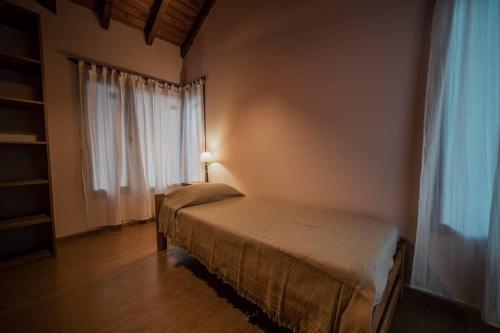 Postel nebo postele na pokoji v ubytování Cabañas Laderas del Piltri