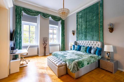 Liszt Ferenc historic luxurious flat next to Synagogue