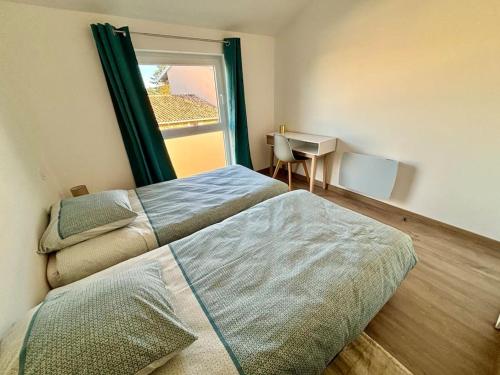 Postel nebo postele na pokoji v ubytování Grange rénovée en duplex idéalement située