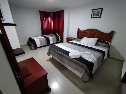 a bedroom with two beds in a room at Hotel Tarento Suite in Barranquilla