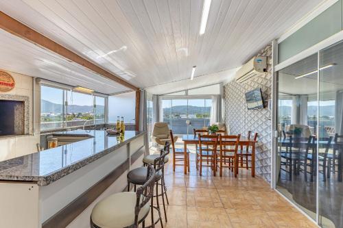 Novidade na Booking.com Excelente Cobertura Poucos Metros da Praia de Canto Grande - 2 dorm. 7 pessoas Menor preço em Novidade na Booking.com Excelente Cobertura Poucos Metros da Praia de Canto Grande - 2 dorm. 7 pessoas