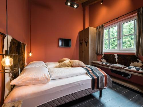 מיטה או מיטות בחדר ב-Chalet Schneelöwe L