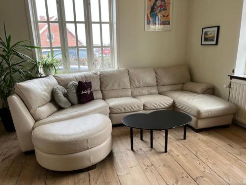 a living room with a couch and a table at Villa Rørby - Nordsoe Housing in Kalundborg