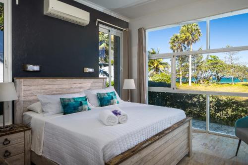 Postel nebo postele na pokoji v ubytování Playa Laguna Vacation Condos