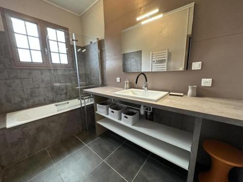 a bathroom with a sink and a shower at Bourdiscat in Campagne