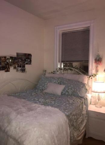 Tempat tidur dalam kamar di Heavenly 1BR apartment in NYC