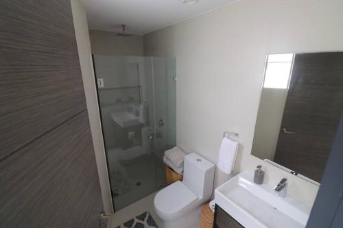 Amazing!! PH 2 Bdrm + Private Rooftop &Pool /Aldea Zamaにあるバスルーム