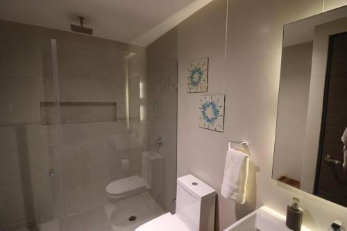 Amazing!! PH 2 Bdrm + Private Rooftop &Pool /Aldea Zamaにあるバスルーム
