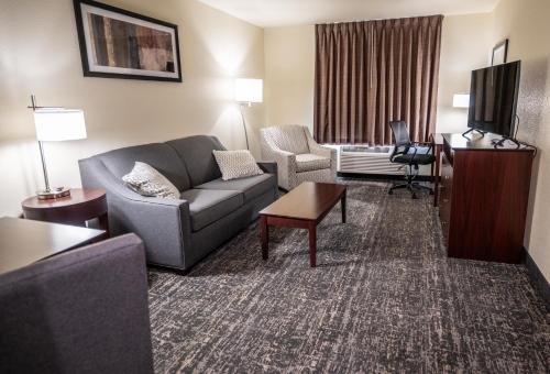 Cobblestone Hotel & Suites - Lamar – Photos 5