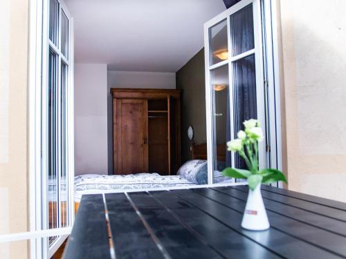 a bedroom with a bed and a vase of flowers on a table at Minjo Hotel in Bad Kreuznach