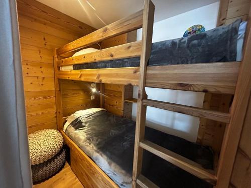 Studio rénové avec coin montagne, balcon Sud, au pied des pistes, 4 pers - FR-1-452-360