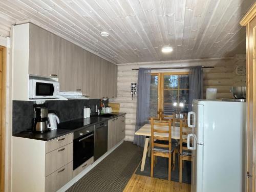 Η κουζίνα ή μικρή κουζίνα στο Villa Saimaa