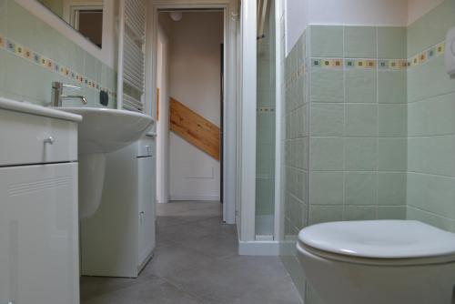 a bathroom with a toilet and a sink at Cece' Dependance in Lecco